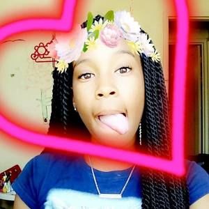 Meet your Posher, Julissa